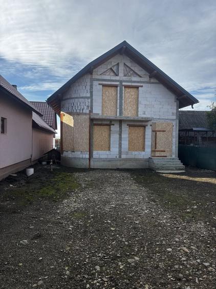Casă cu 4 camere în Măneuți
