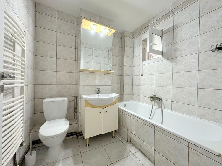 Apartament cu 3 camere decomandat în Dacia