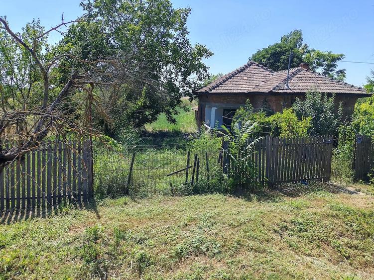 Casă cu 4 camere cu Teren 2000 Mp în Beciu