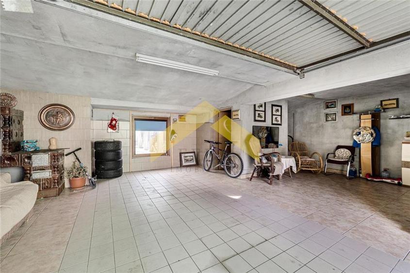 Casă individuală cu 7 camere cu Canalizare în Ultracentral