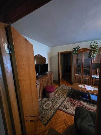 Apartament cu 3 camere semidecomandat în Baba Novac