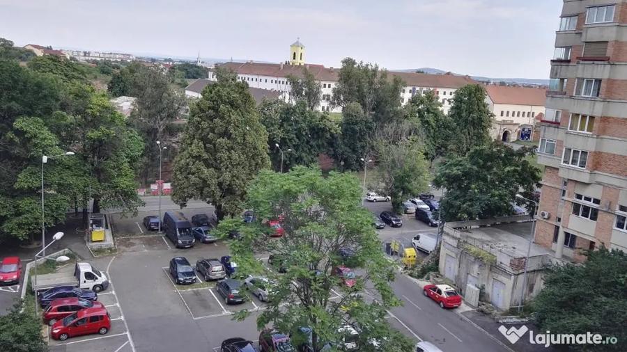 Apartament cu 3 camere decomandat în Ultracentral