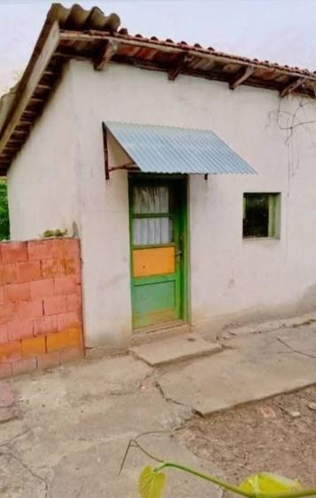 Casă cu 3 camere cu Teren 10300 Mp în Central
