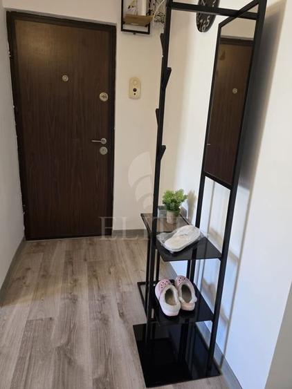 Apartament cu 3 camere decomandat, mobilat în Mărăști