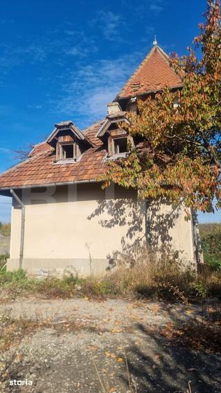 Casă cu 6 camere cu Teren 1200 Mp în Târgșoru Vechi