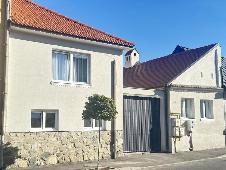Casă cu 4 camere în Central