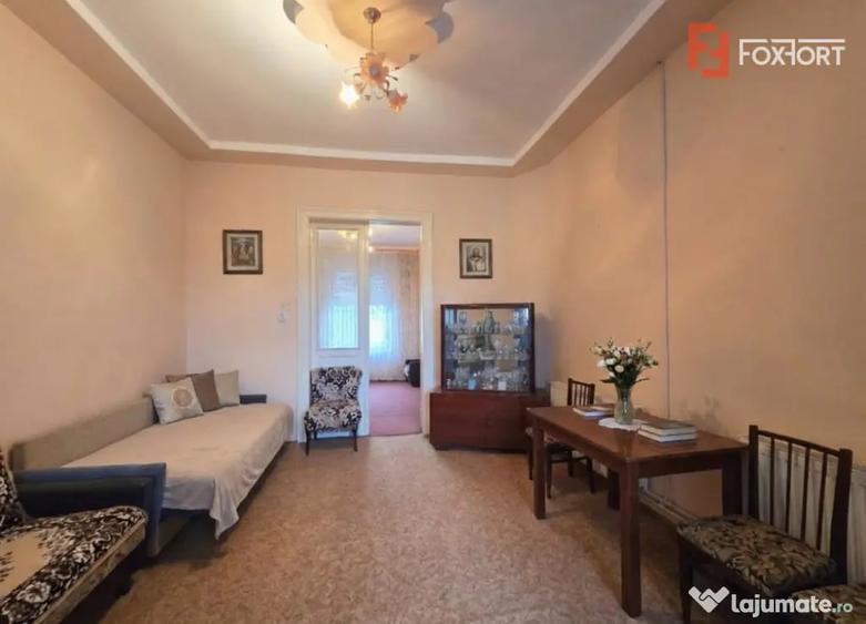 Casă cu 8 camere cu Teren 1649 Mp în Aradul Nou