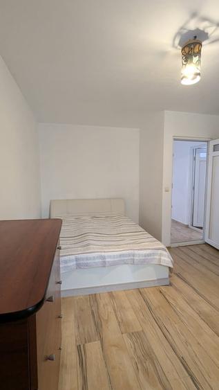 Apartament cu 3 camere semidecomandat în Mihai Bravu