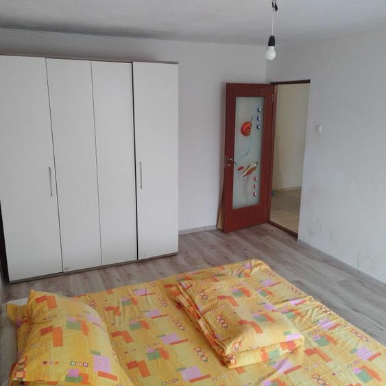 Apartament cu 2 camere decomandat în Calarași 4