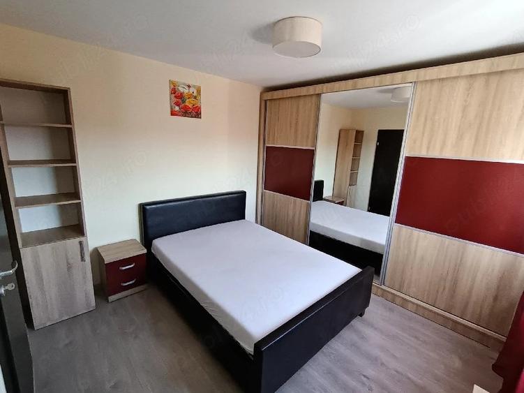 Apartament cu 2 camere decomandat în Calea București