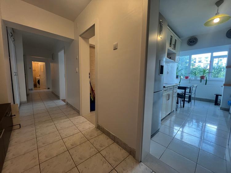 700€, stradal Unirii, spatios, etaj 1 - 3
