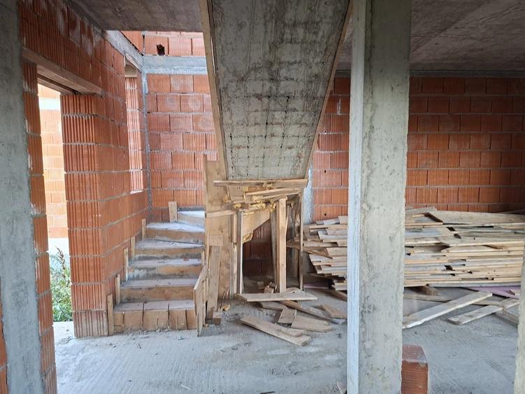 Casă cu Teren 325 Mp în Odoreu