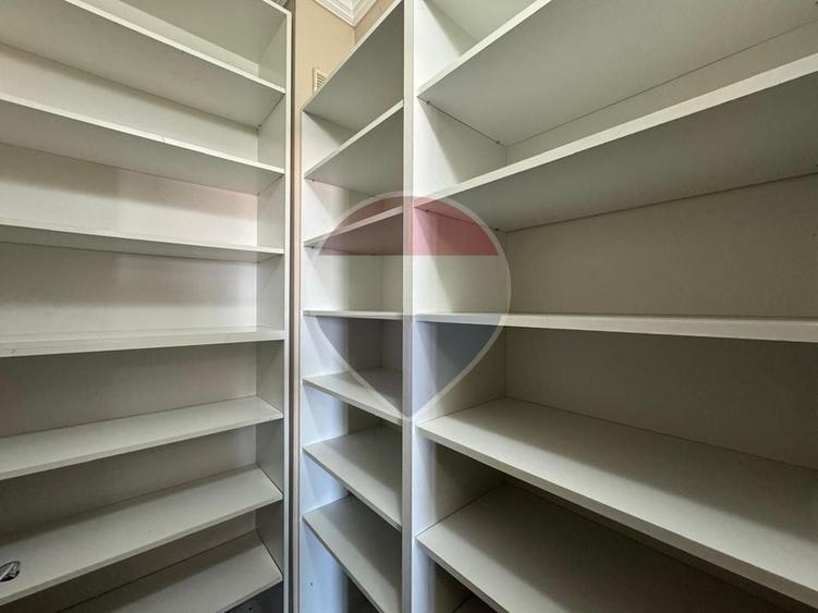 Apartament cu 3 camere semidecomandat, mobilat în UTA