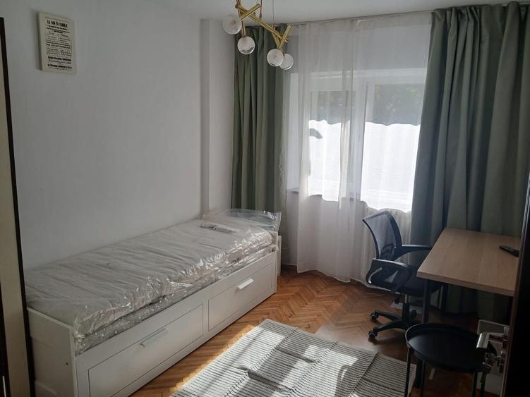 Apartament cu 3 camere decomandat în Zorilor