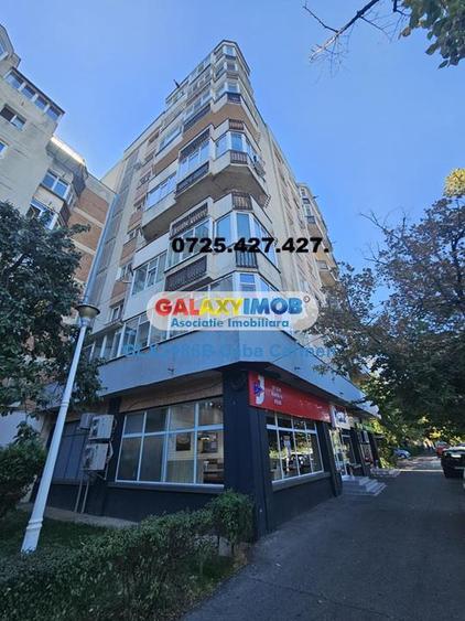 Apartament cu 3 camere decomandat în Republicii