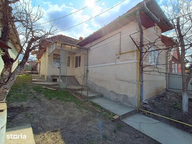 Casă cu 2 camere cu Teren 580 Mp în Central