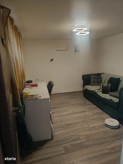 Casă cu 3 camere în Curmătura
