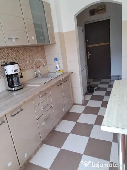 Apartament cu 3 camere decomandat în Cantemir