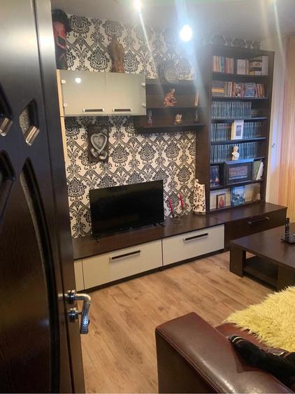 Apartament cu 3 camere decomandat în Exterior Vest