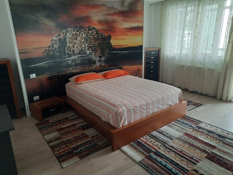 Apartament cu 3 camere decomandat în Peninsula