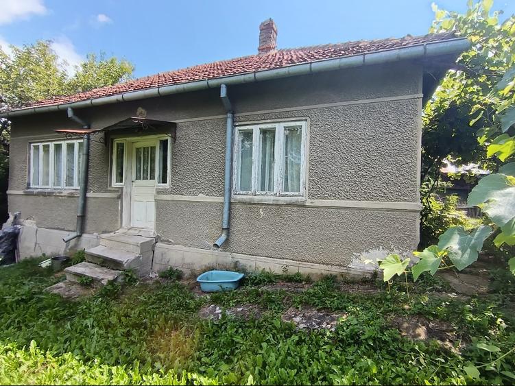 Casă individuală cu 5 camere cu Teren 1100 Mp în Lopătari
