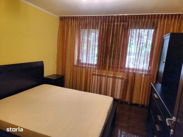 Apartament cu 3 camere decomandat în Cornișa