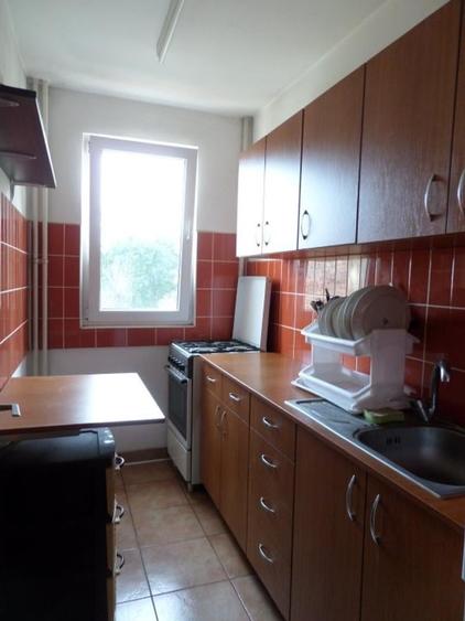Apartament cu 2 camere semidecomandat în Giurgiului
