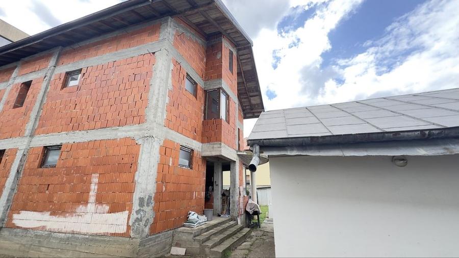 Casă cu 4 camere în Central