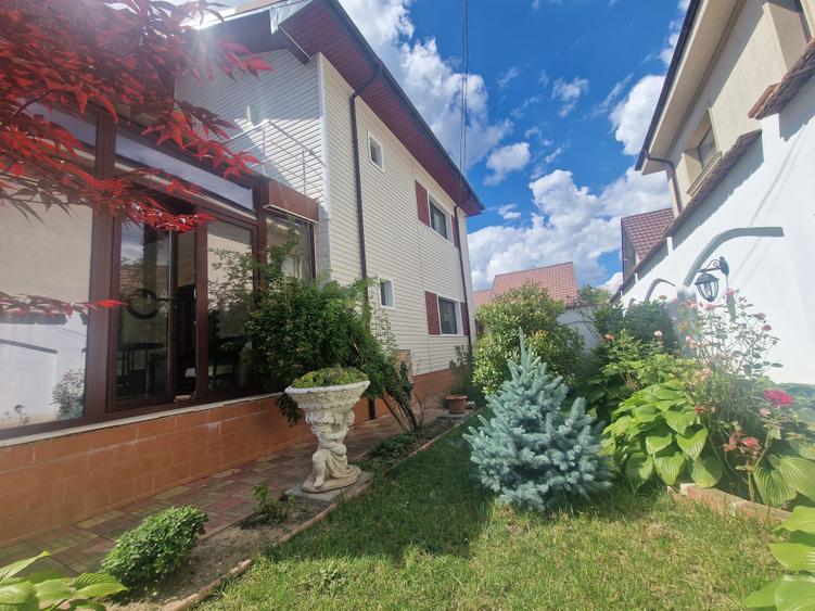Casă individuală cu 4 camere cu Canalizare în Sud