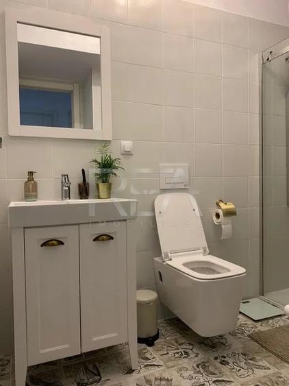 Apartament cu 3 camere semidecomandat, mobilat în Pipera