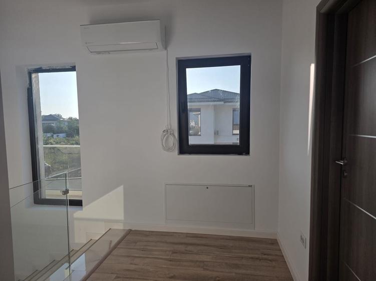 Casă cu 5 camere cu Canalizare în Tunari