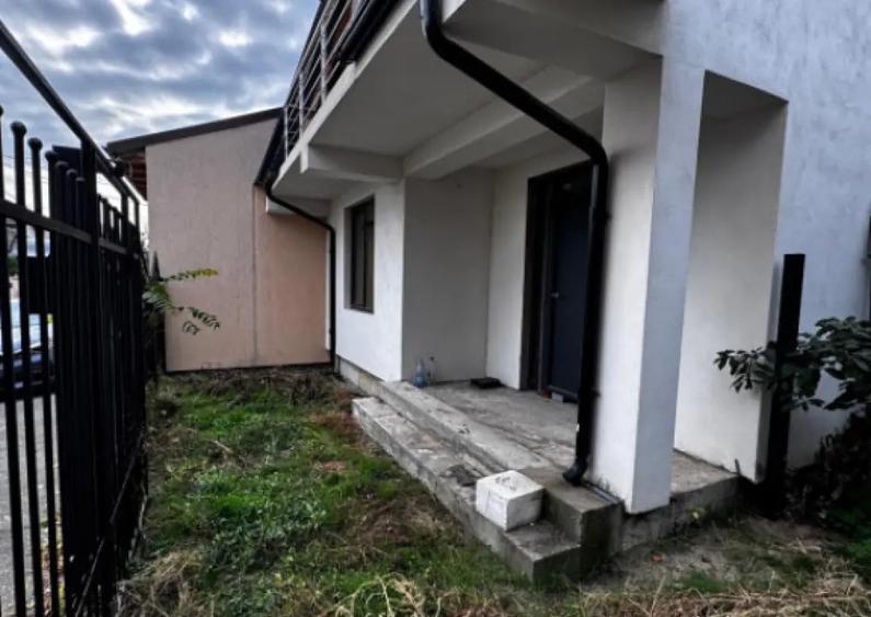 Casă cu 7 camere cu Teren 301 Mp în George Enescu