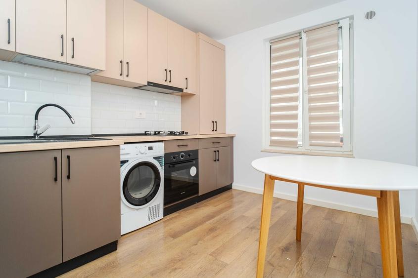 Apartament cu 3 camere semidecomandat, mobilat în Copou