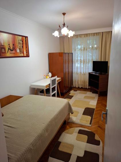 Apartament cu 3 camere decomandat în Șcheia