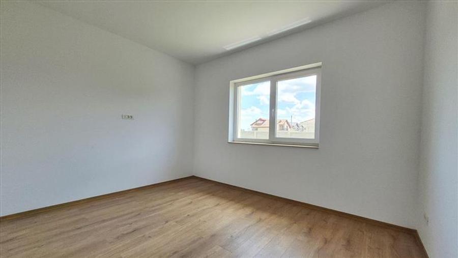 Duplex cu 4 camere cu Canalizare în Moșnița Nouă