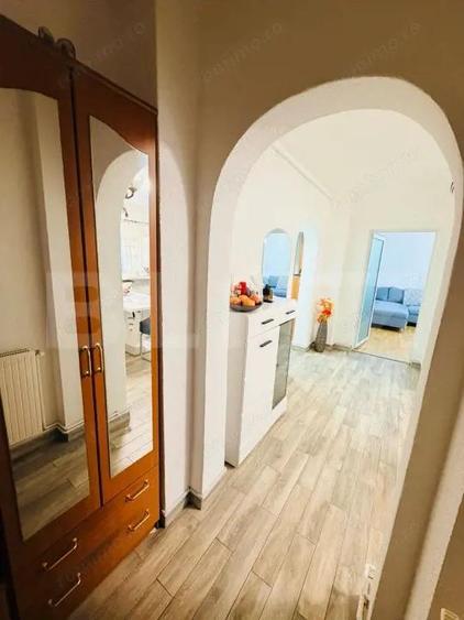 Apartament cu 3 camere decomandat în Astra