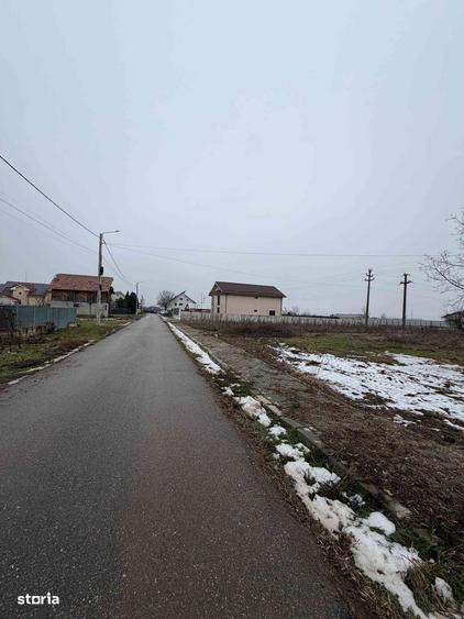 Teren de 2350 mp, în Milcov