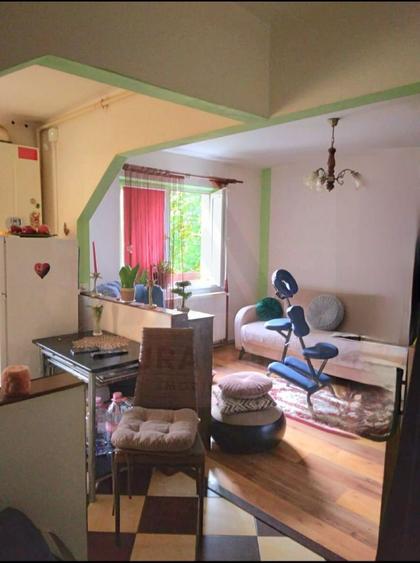 Apartament cu 2 camere decomandat, mobilat în Central