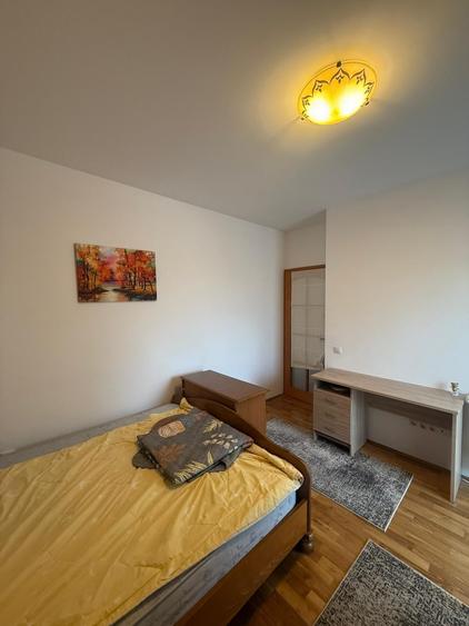 Apartament cu 3 camere semidecomandat în Central