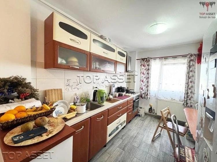 Apartament cu 4 camere semidecomandat, mobilat în Sebastian