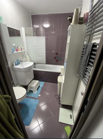 Apartament cu 4 camere semidecomandat în Runcu