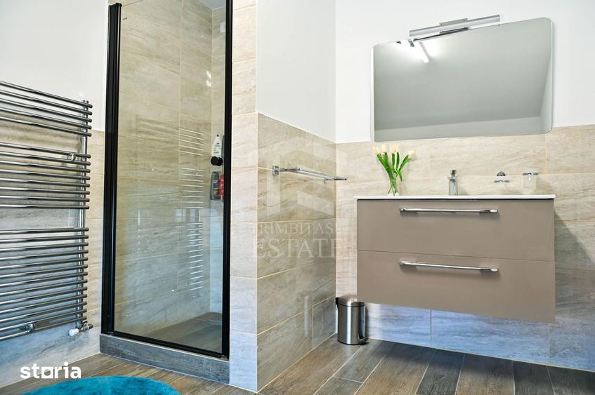 Casă cu 6 camere cu Teren 445 Mp în Delfinariu