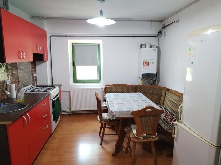 Apartament cu 2 camere semidecomandat în Brazda lui Novac