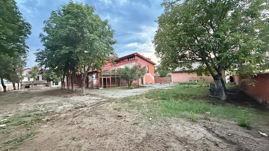 Casă individuală cu 9 camere cu Teren 2500 Mp în Pipera