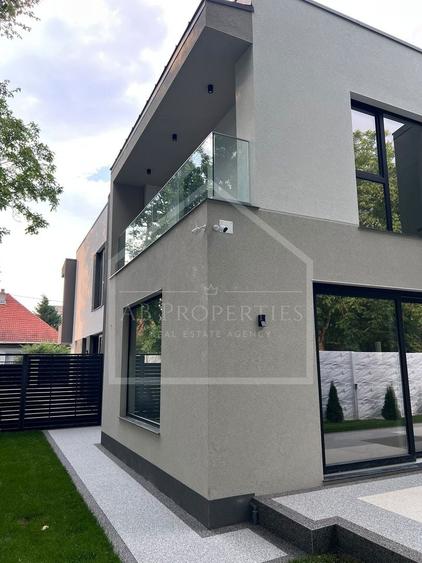 Duplex cu 4 camere cu Canalizare în Străulești