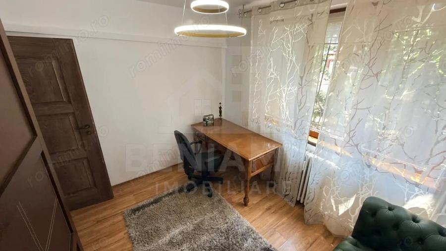 Apartament cu 3 camere decomandat în Sărari