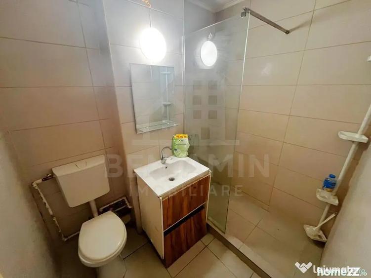 Apartament cu 4 camere semidecomandat în Calea București
