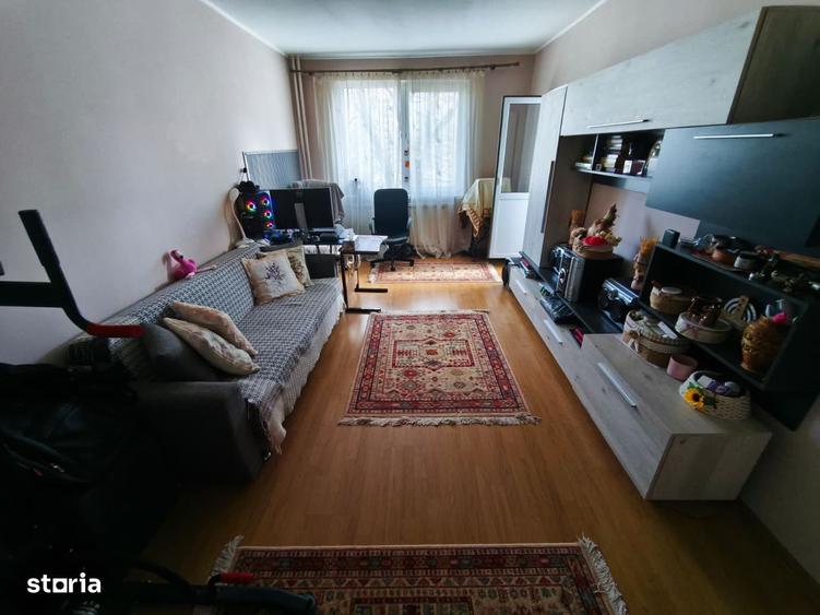 Apartament cu 3 camere decomandat în Colentina