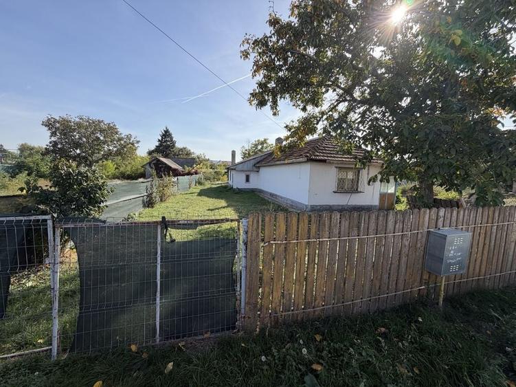 Casă cu 4 camere în Ion Ghica