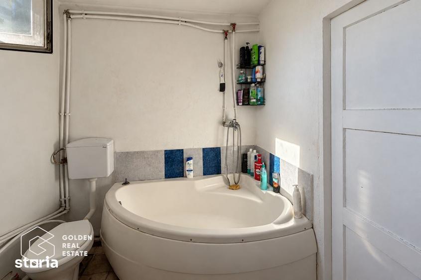 Casă cu 5 camere cu Teren 4320 Mp în Șagu
